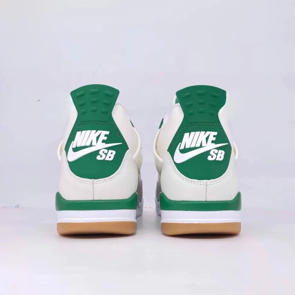 Nike SB x Air Jordan 4 Retro SP ‘Pine Green’ DR5415-103